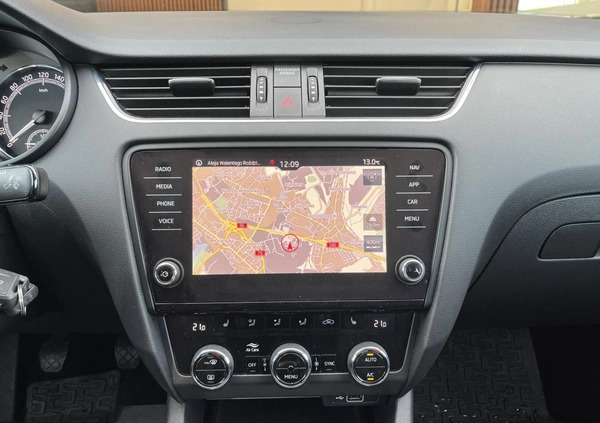 Skoda Octavia cena 69900 przebieg: 97878, rok produkcji 2019 z Łobżenica małe 352